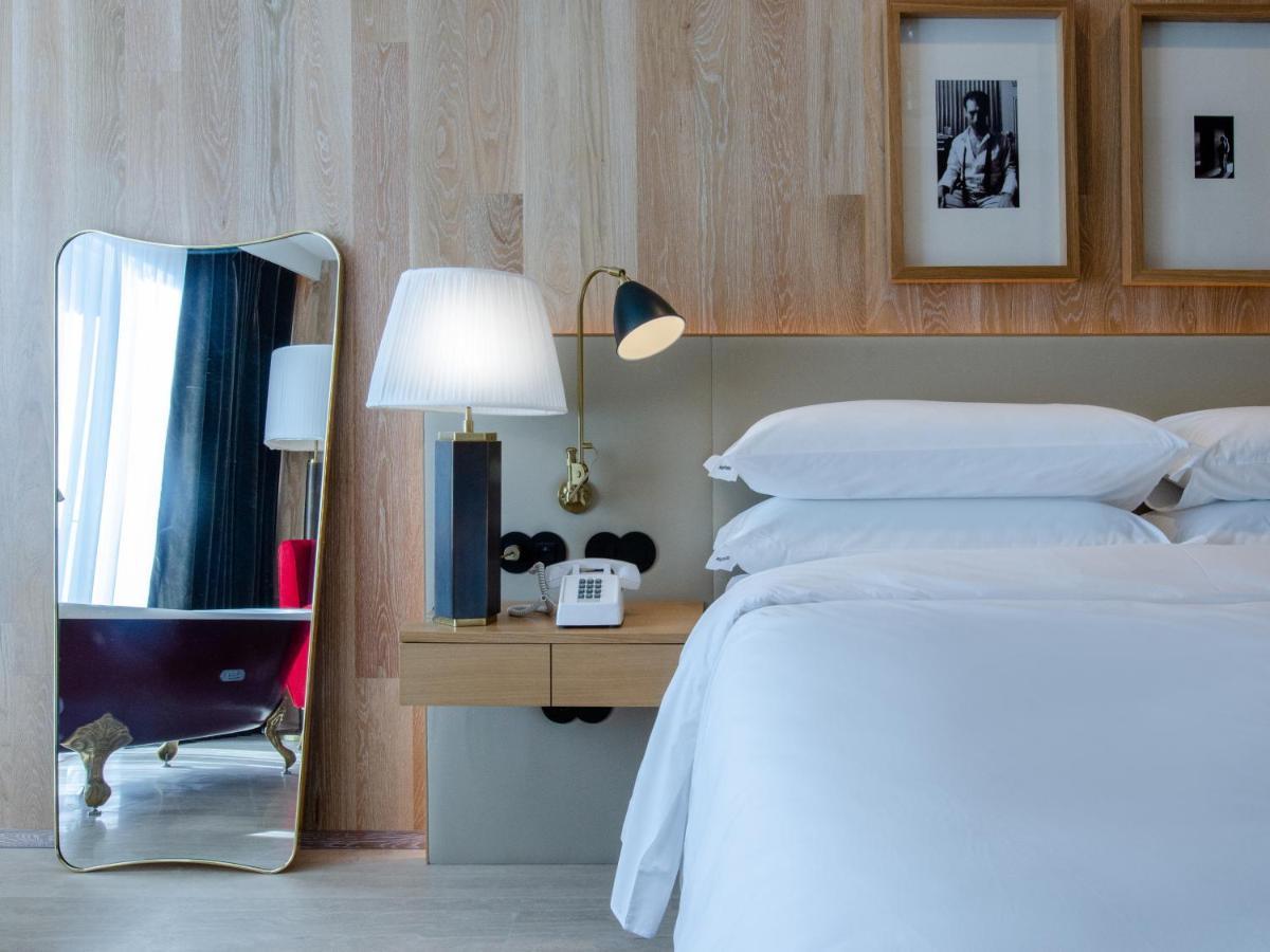 Browns Avenue Hotel 리스본 외부 사진 A bedroom at the Standard East Village