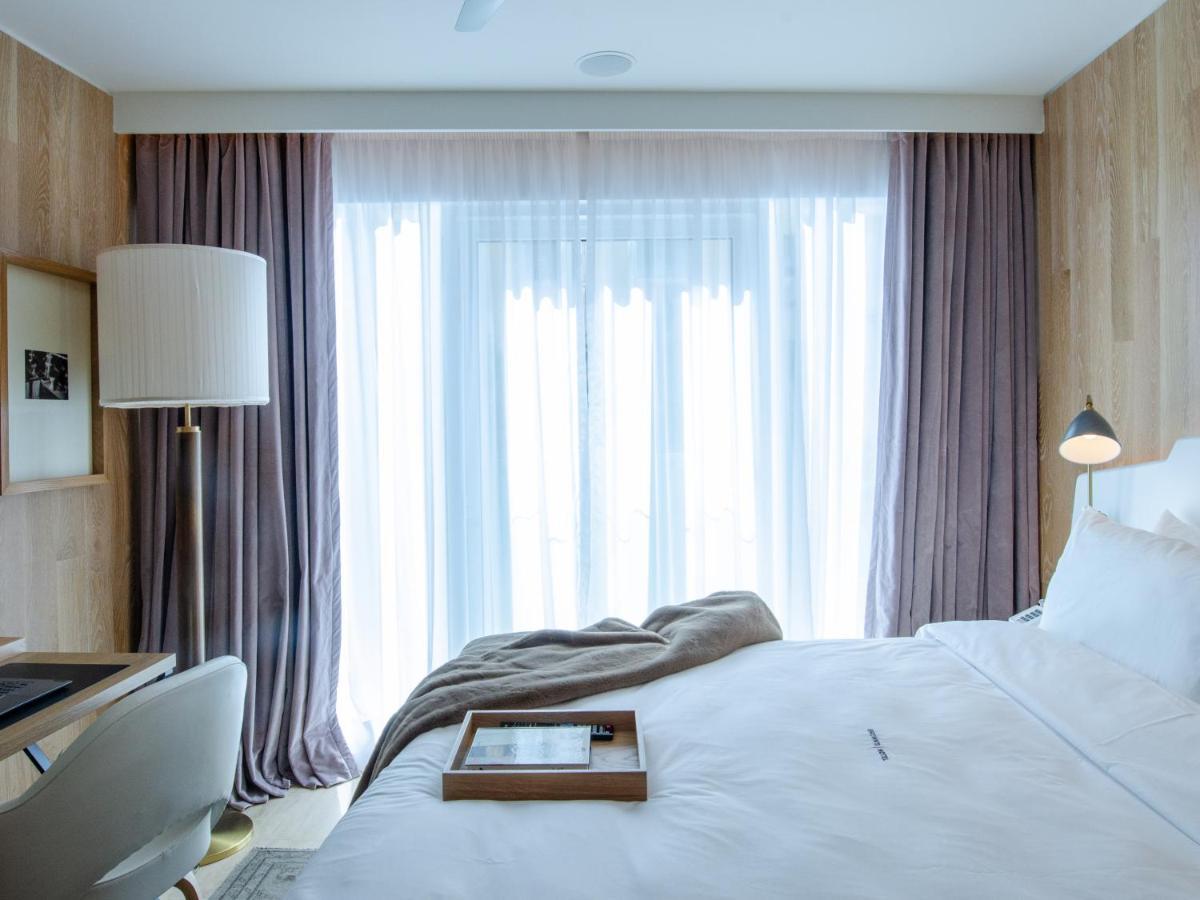 Browns Avenue Hotel 리스본 외부 사진 A bedroom at the hotel