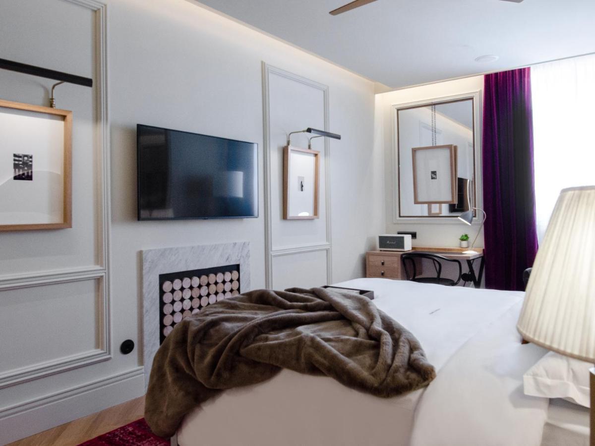 Browns Avenue Hotel 리스본 외부 사진 A room at the hotel